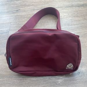 NWT everywhere belt bag Lululemon red Merlot
